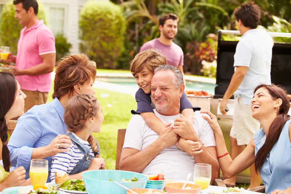 How to plan an inexpensive family reunion - FamilyToday