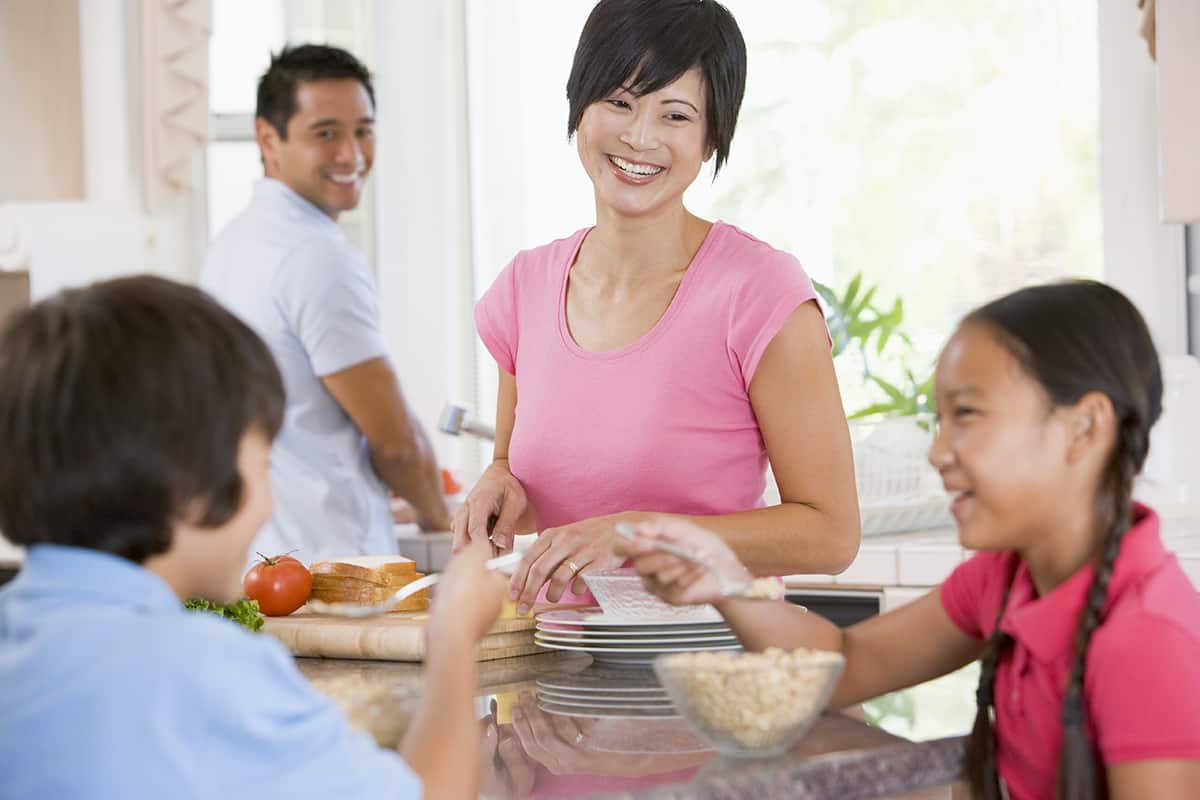 How to make family meal time count - FamilyToday