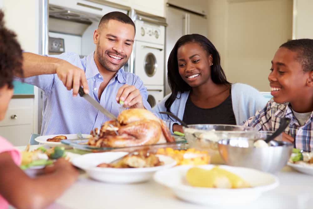 5 ways to bring back family dinner - FamilyToday