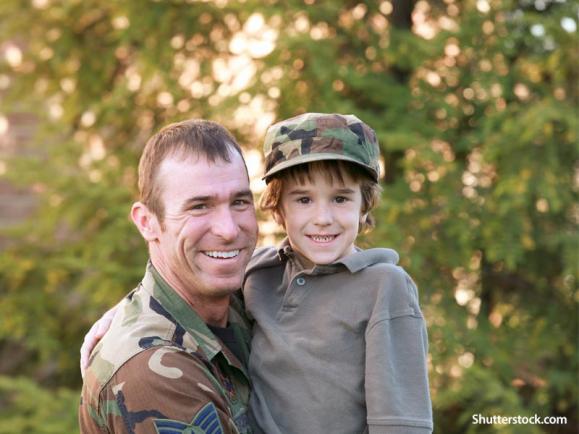 people-soldier-with-son