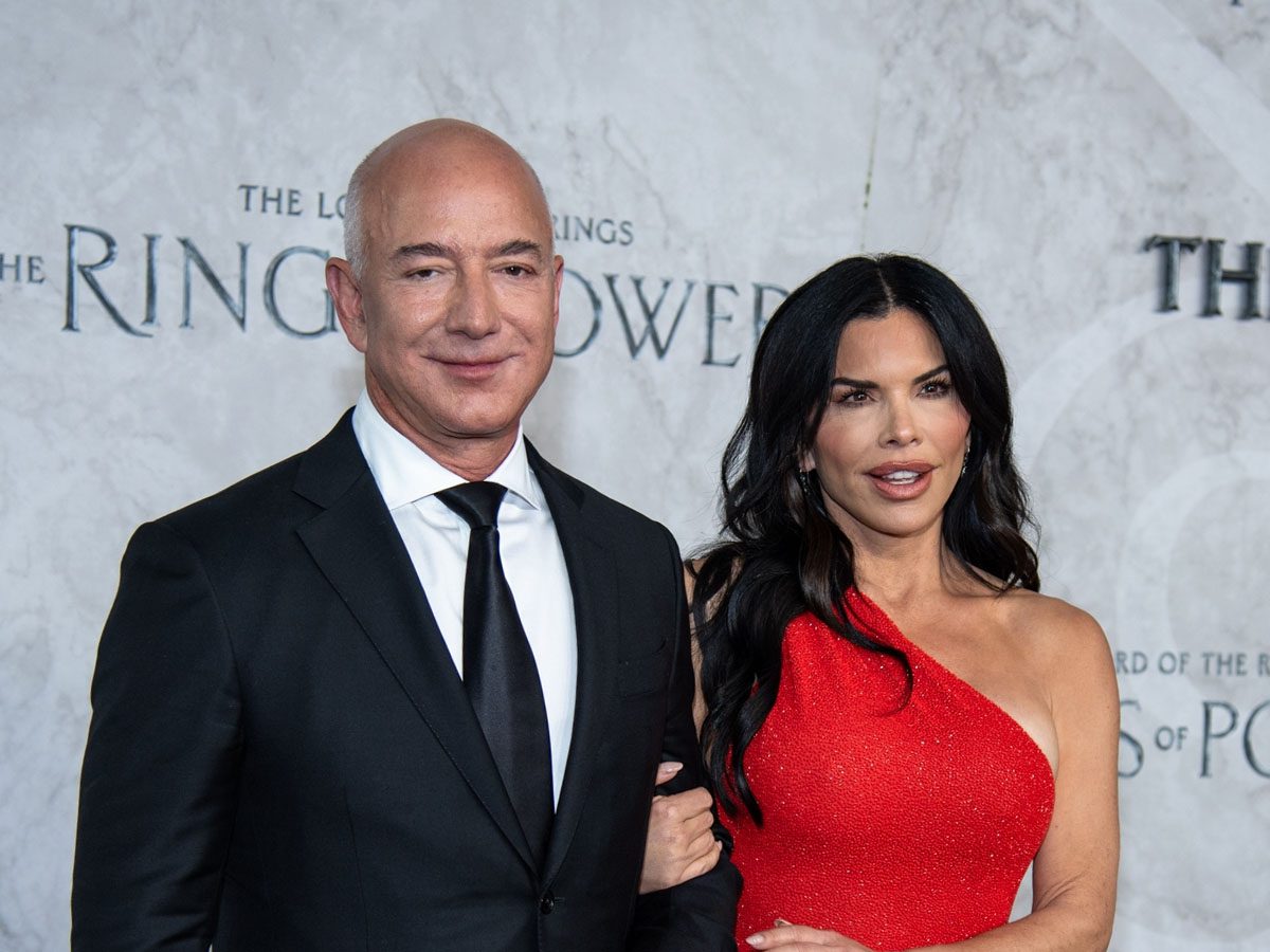 Jeff Bezos Engaged to Lauren Sanchez After 5 Years Together - FamilyToday